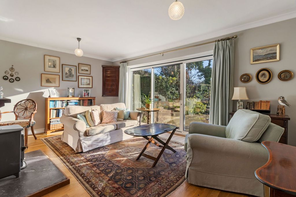 Property photo 2 of 20