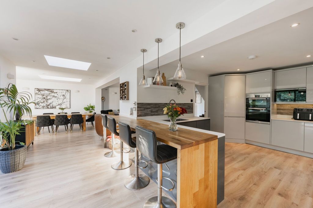 Property photo 2 of 24