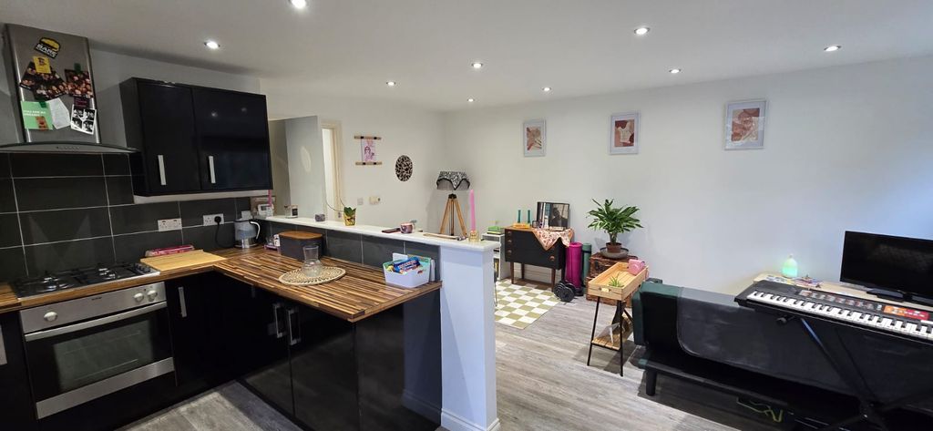 Property photo 2 of 13