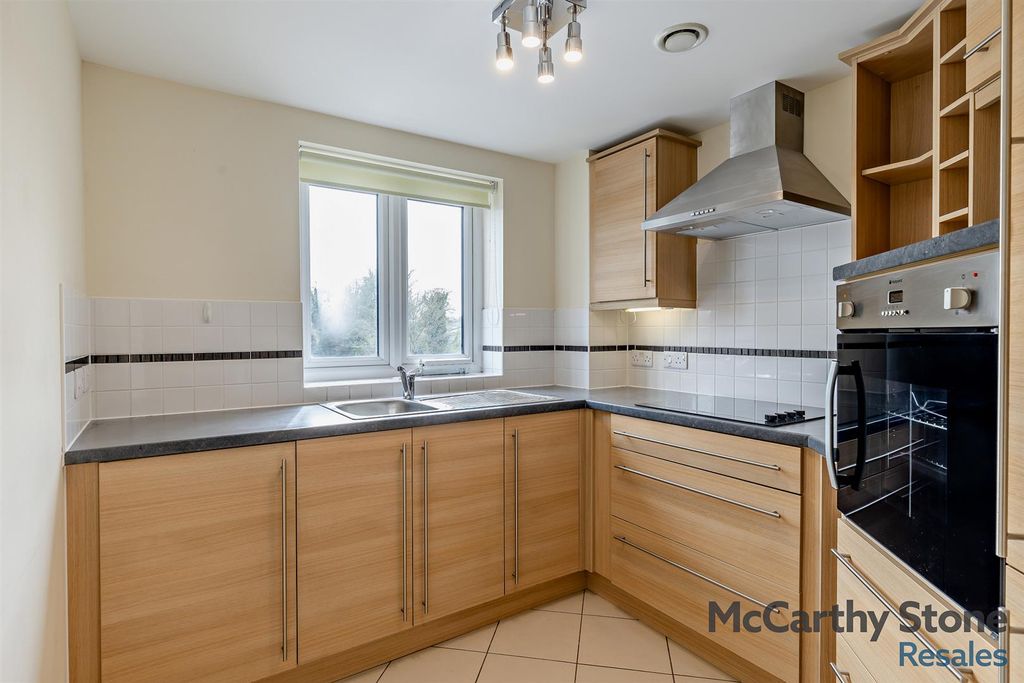 Property photo 3 of 12 Kitchen