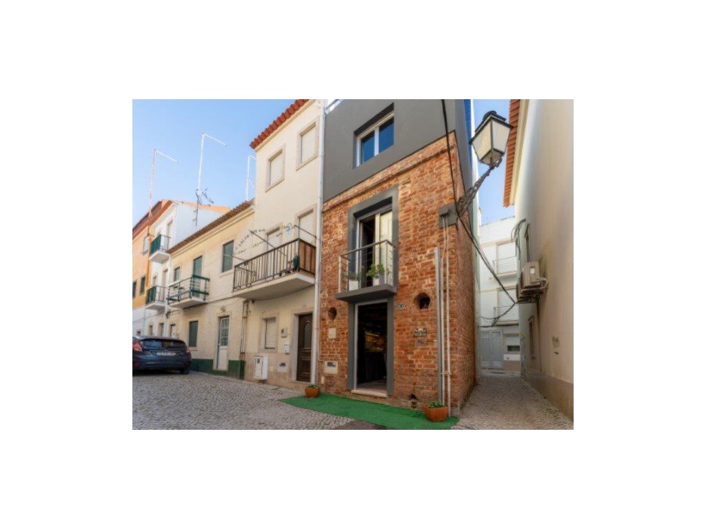 Property photo 1 of 25 Typical 1 Bedroom House For Sale In Nazaré