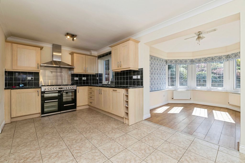 Property photo 3 of 19 Pbox-Img.Jpg