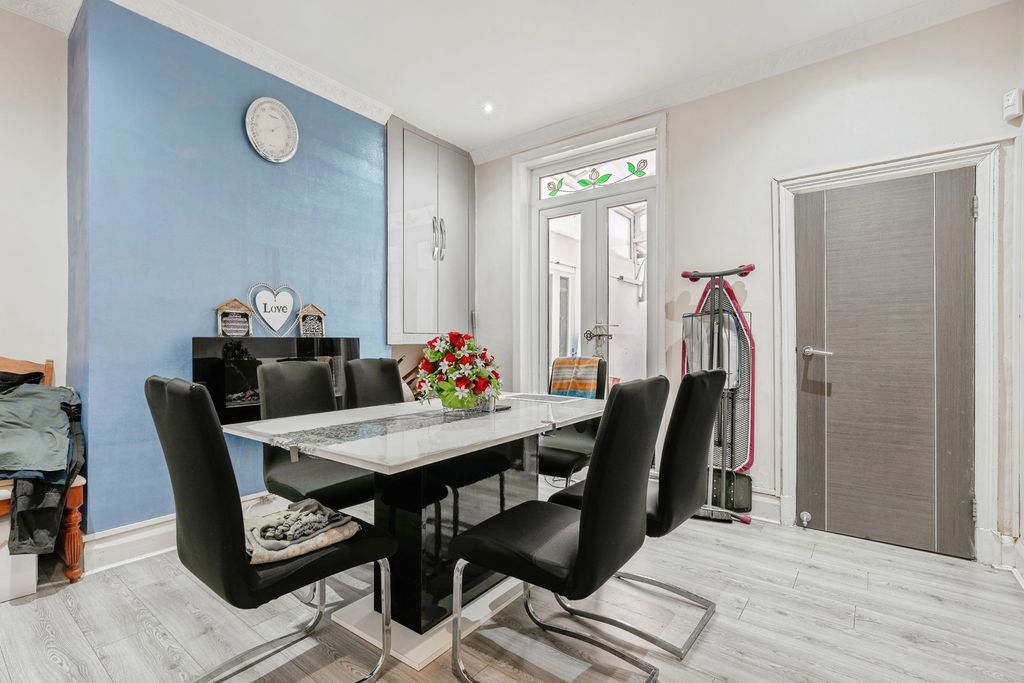 Property photo 3 of 22 Pbox-Img.Jpg