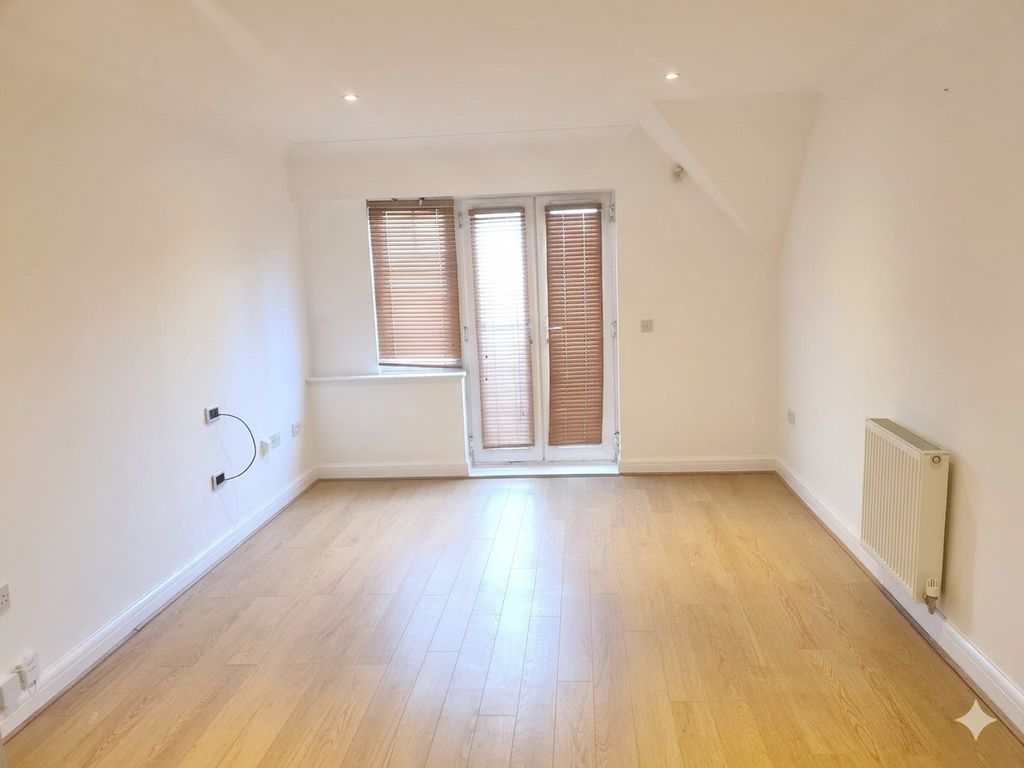 Property photo 3 of 10 Photo 8