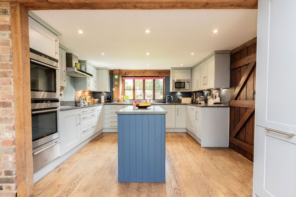 Property photo 3 of 23