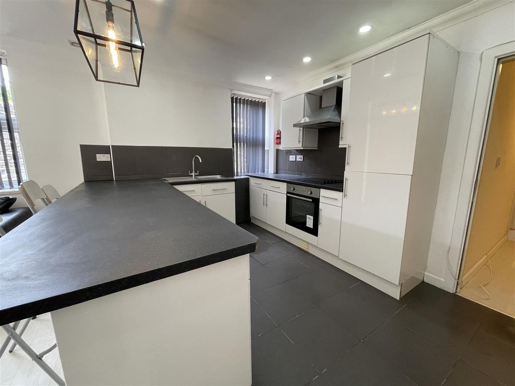 Property photo 3 of 13 Img_8616.Jpg