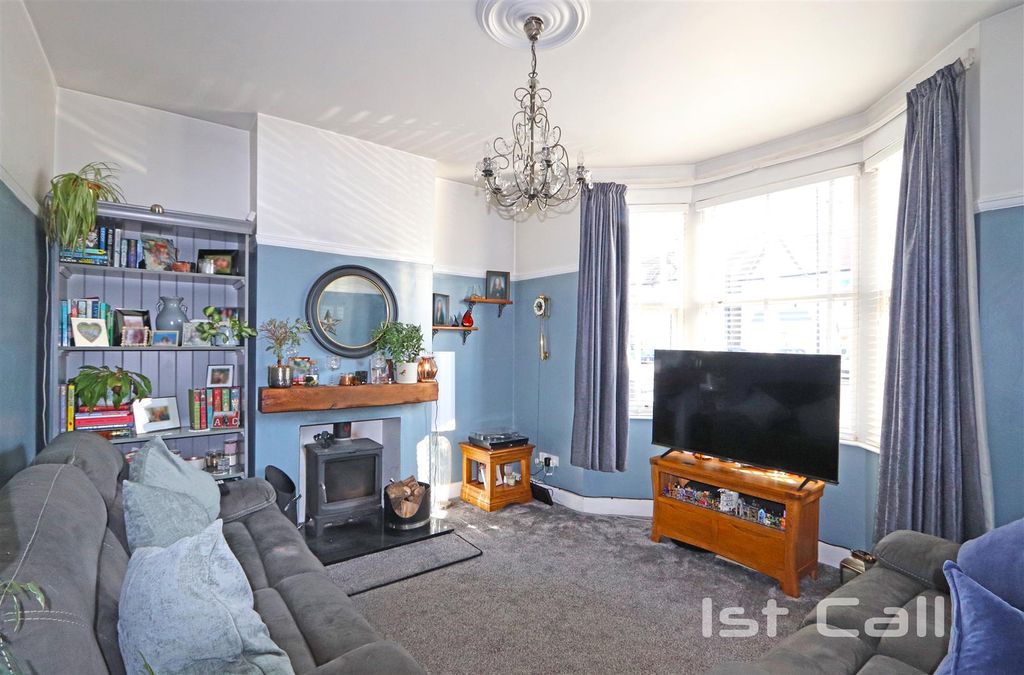 Property photo 2 of 14 Lounge