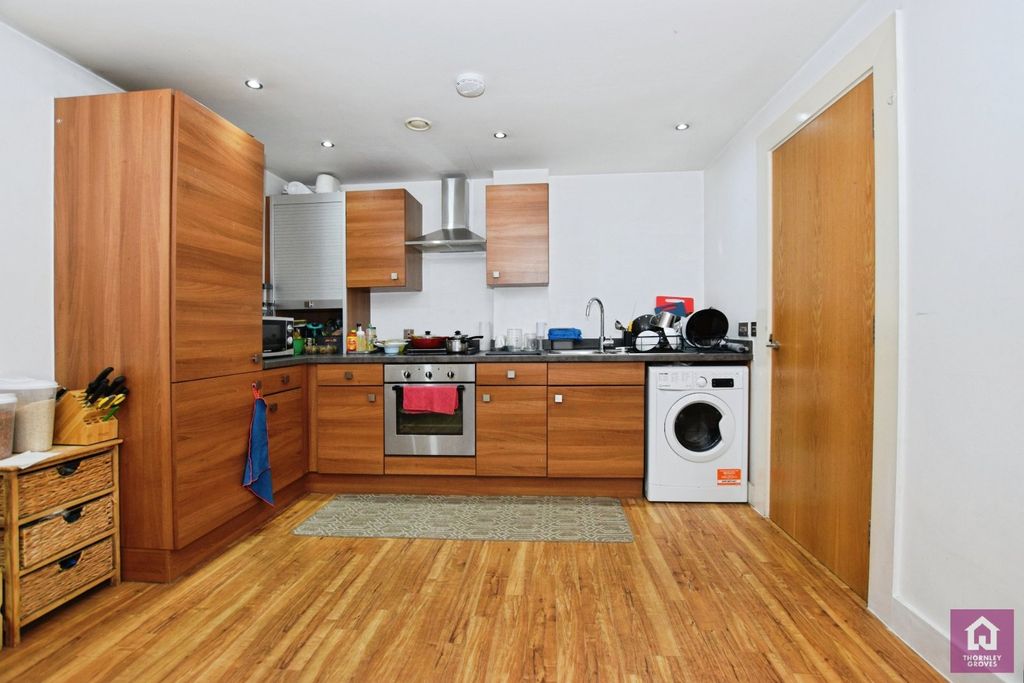 Property photo 2 of 11 Picture No. 16