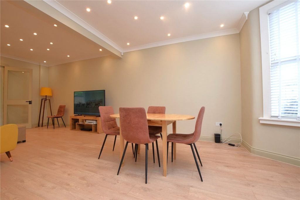 Property photo 3 of 17 Picture No. 02