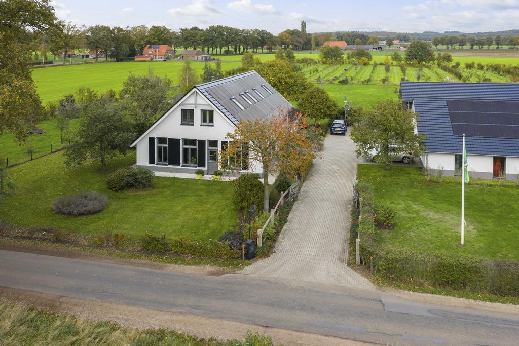 Property photo 2 of 88