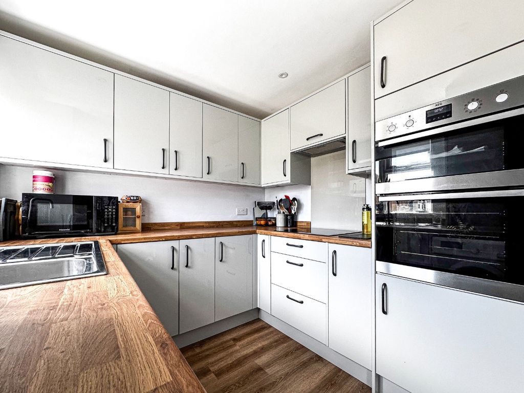 Property photo 2 of 22 5217104