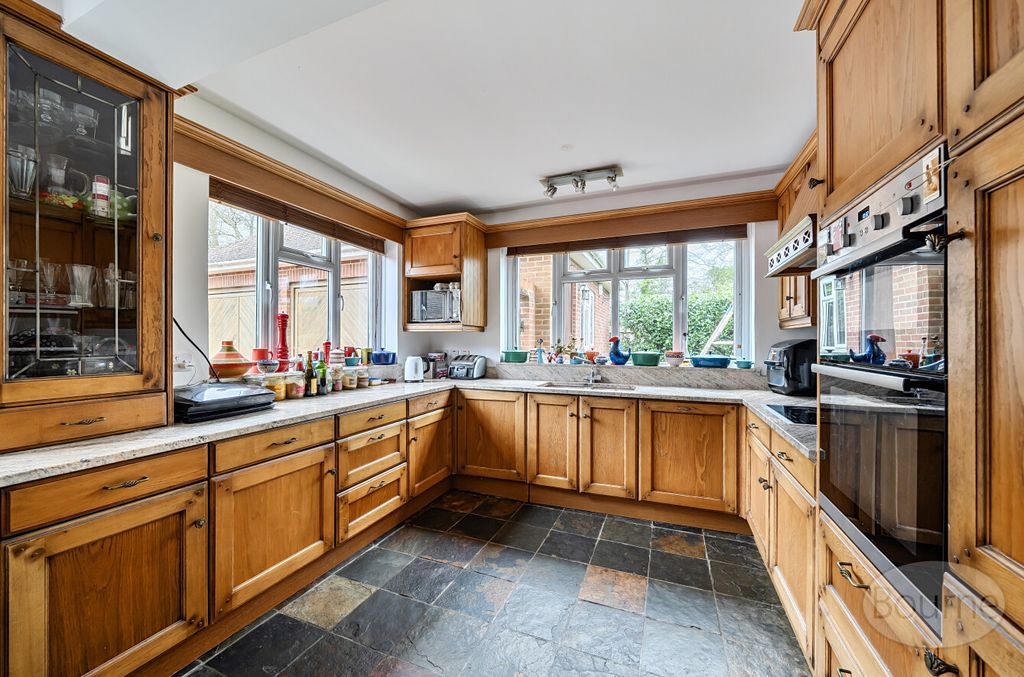 Property photo 3 of 19 05cc3c29-6Fb7-46d...