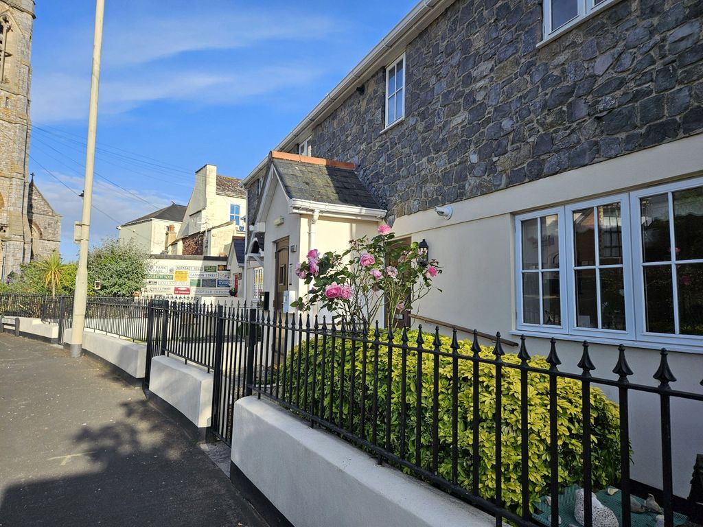 Property photo 3 of 14 St Michaels Mews