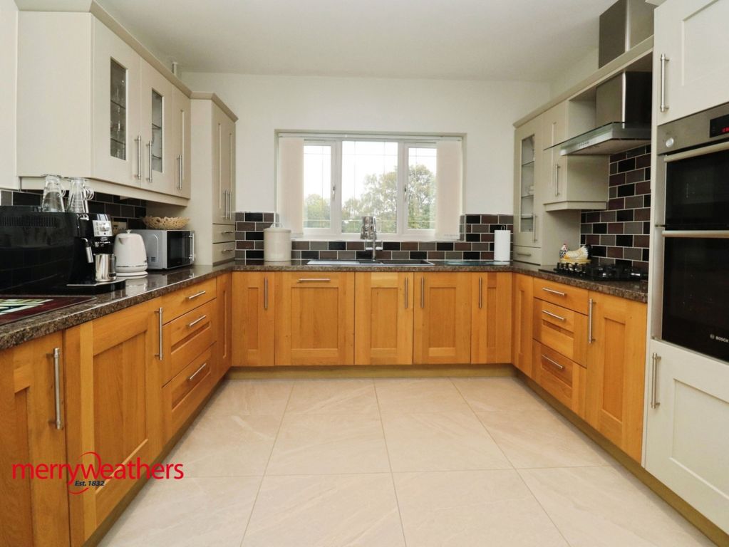 Property photo 3 of 13 Kitchen