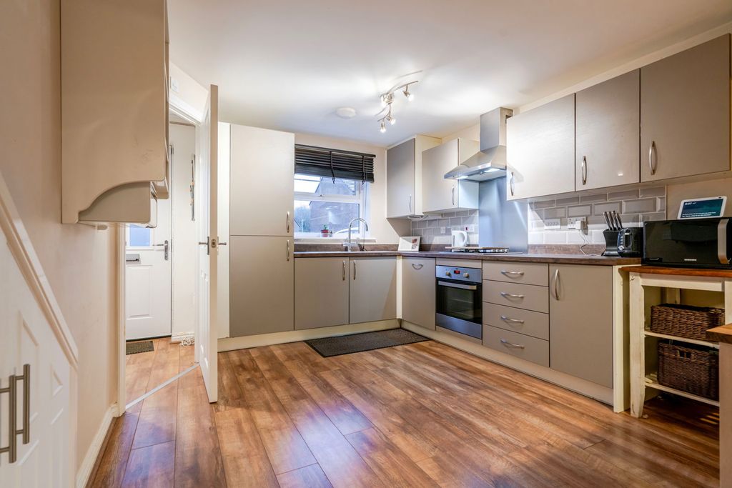 Property photo 3 of 33