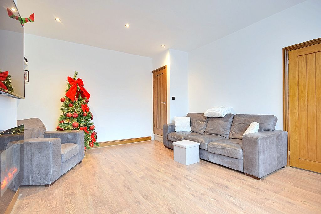 Property photo 3 of 20 Gladstone View Siddal Ewemove (7)