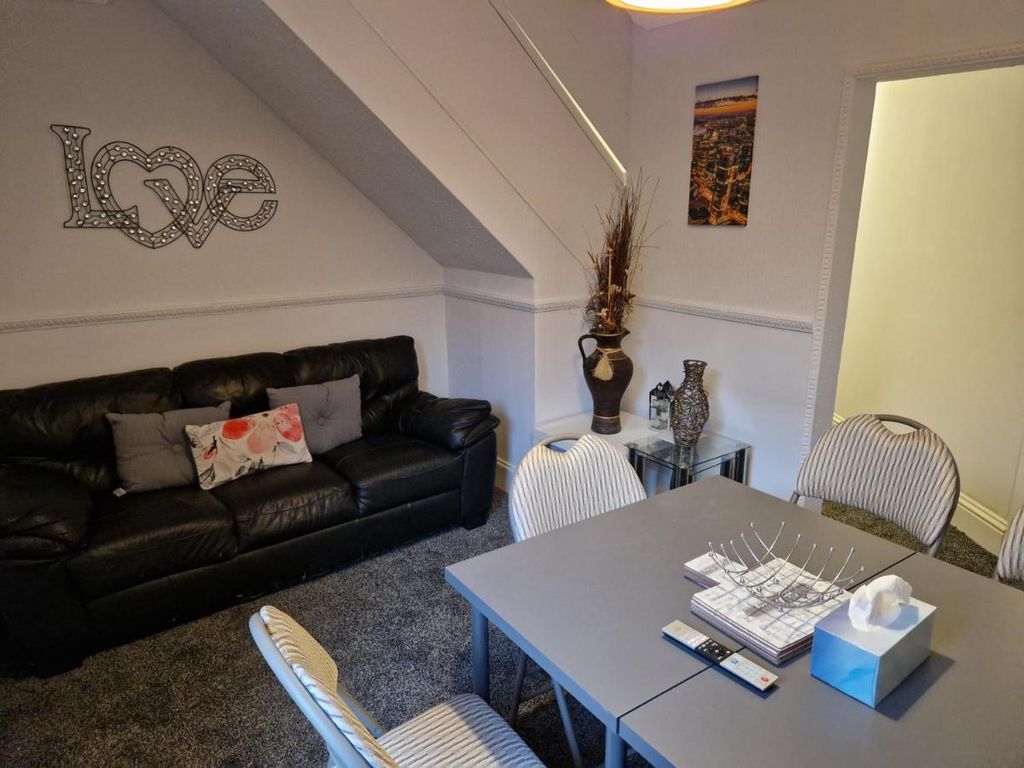 Property photo 2 of 14 Lounge