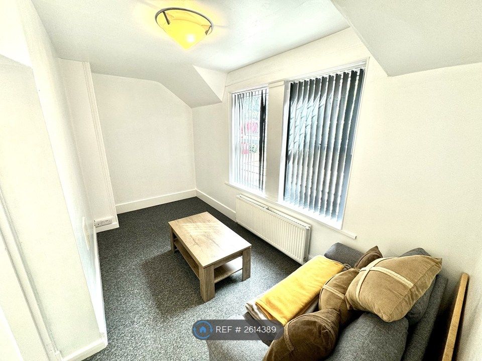 Property photo 1 of 19 Living Room