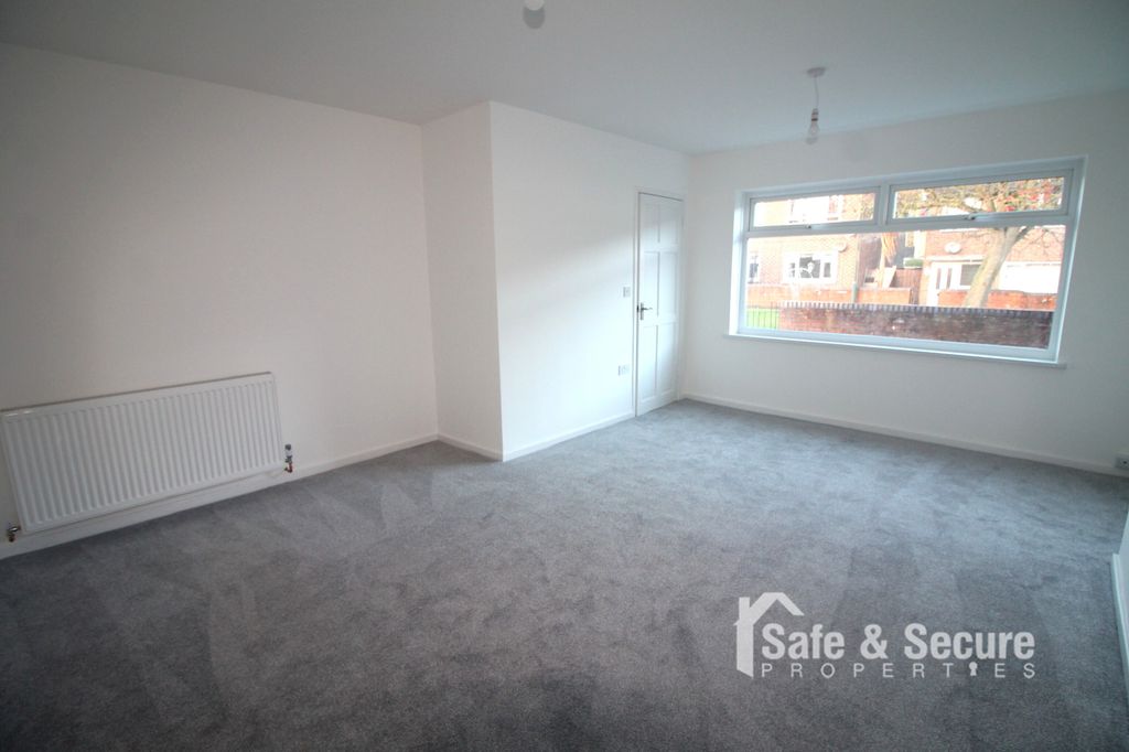 Property photo 3 of 14 Living Room (1)