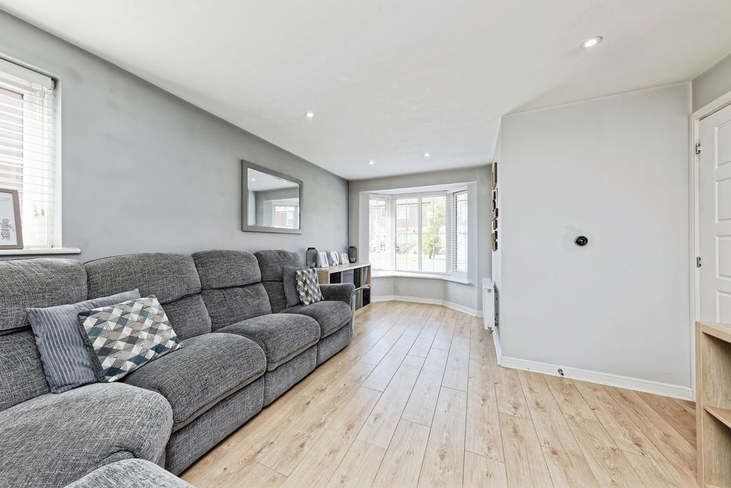 Property photo 3 of 17 Photo