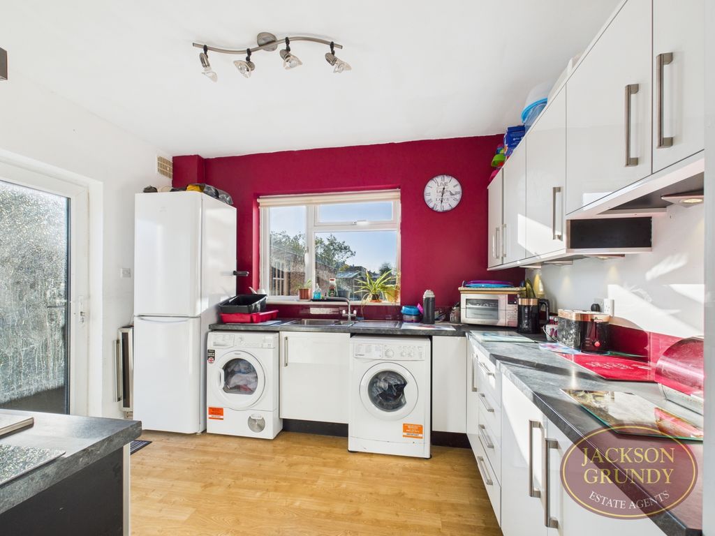 Property photo 3 of 14 Deancourt Drive