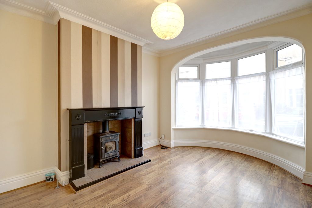 Property photo 2 of 22 Lounge 1.1