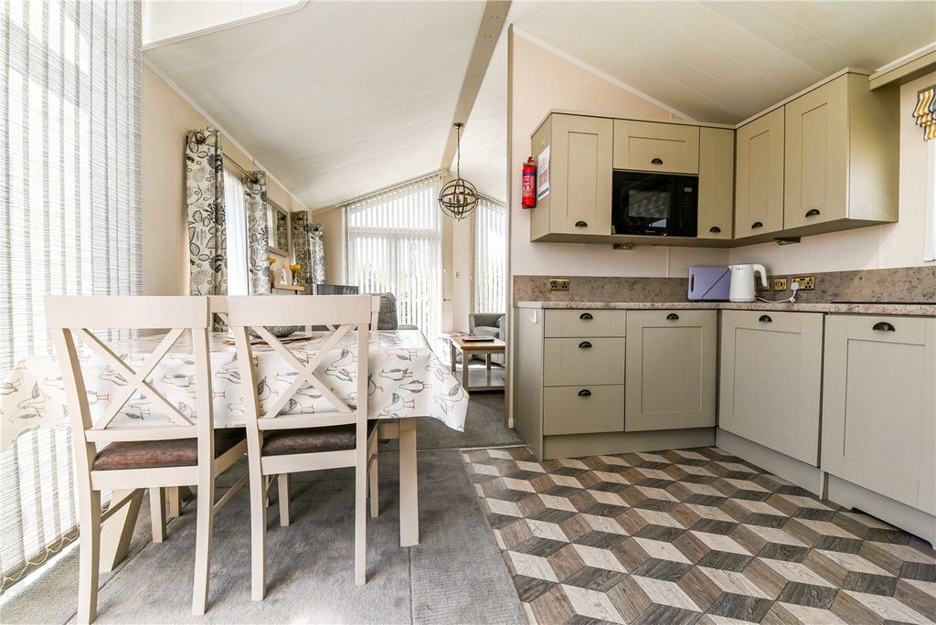 Property photo 2 of 15 Picture No. 04