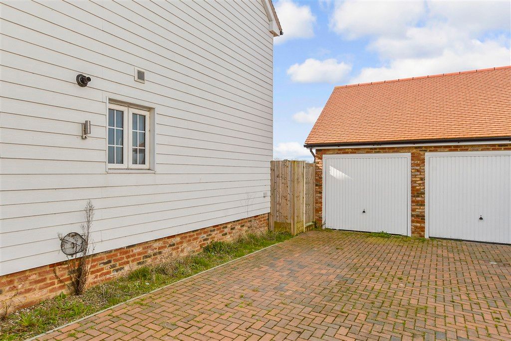 Property photo 3 of 15 Driveway/Parking