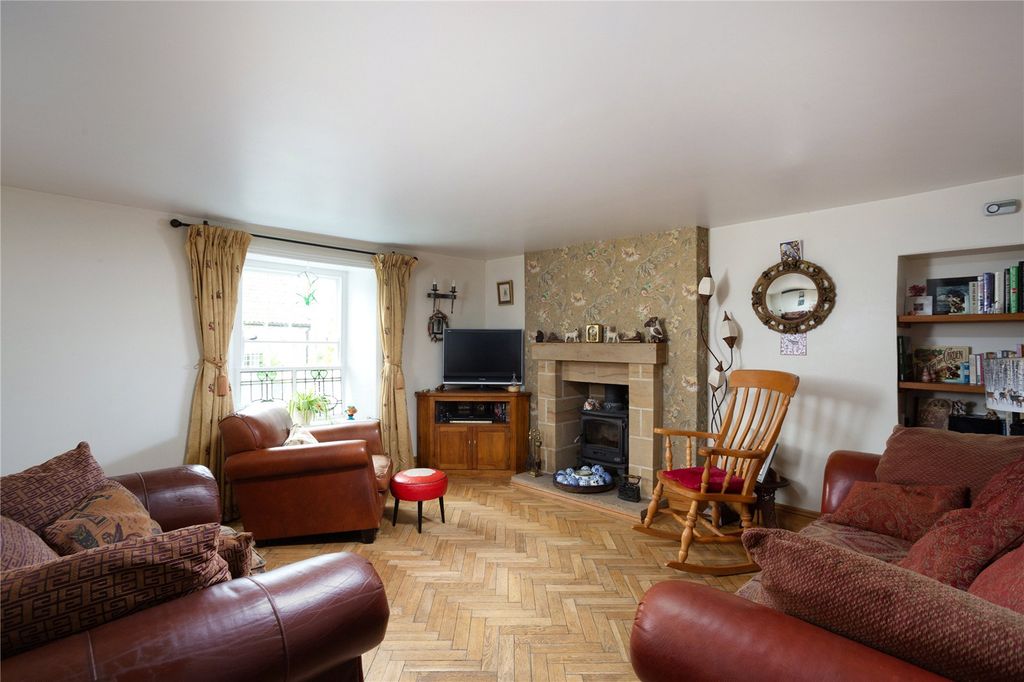 Property photo 3 of 16 Sitting Room