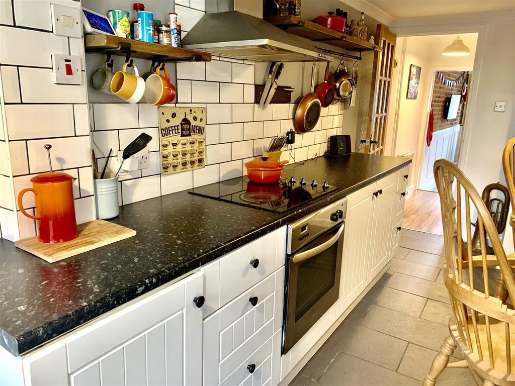 Property photo 3 of 11 Kitchen.Jpg