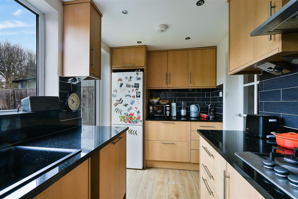 Property photo 2 of 20 Canons Lane, 64- (12).Jpg