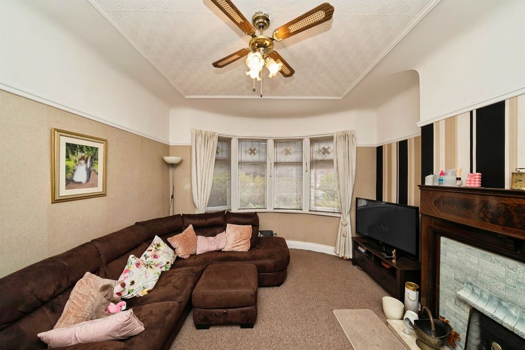 Property photo 2 of 23