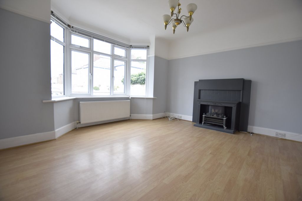 Property photo 3 of 14 Lounge