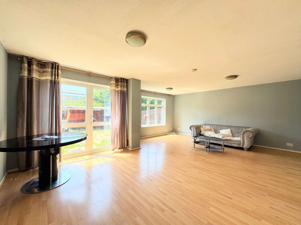 Property photo 2 of 13 Lounge/Dining Area