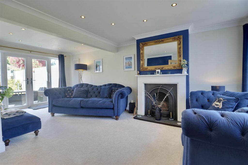 Property photo 3 of 23 Sitting Room