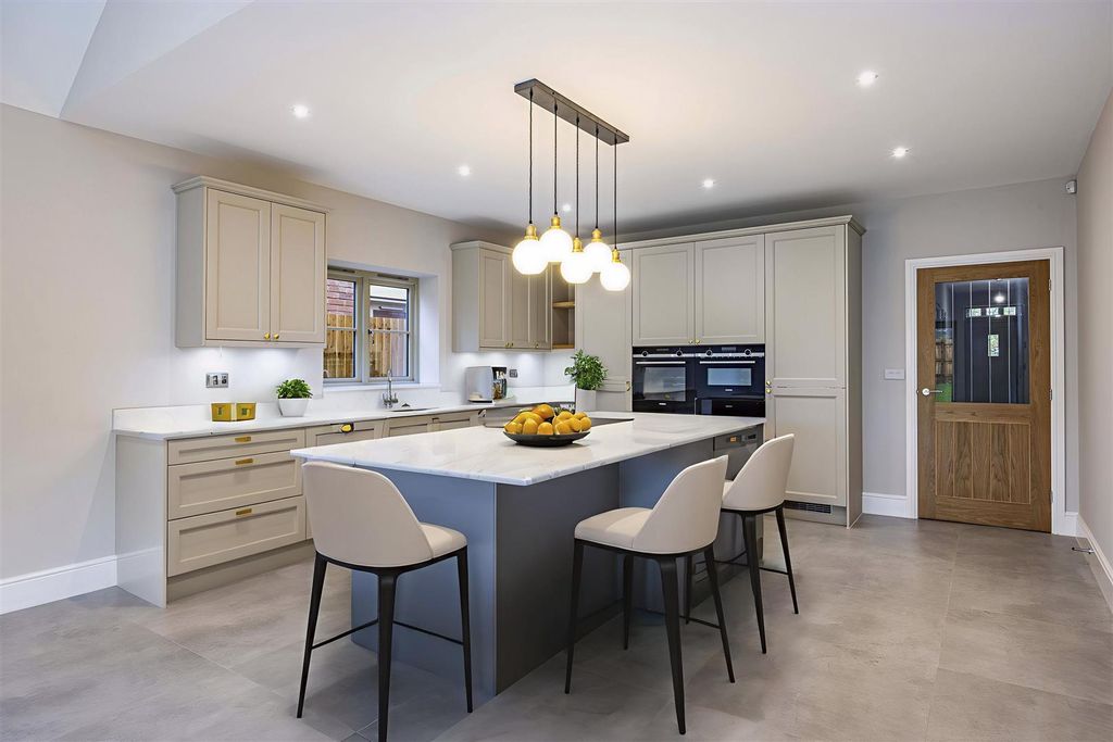 Property photo 2 of 17 1Sunnyfieldclose-106.Jpg