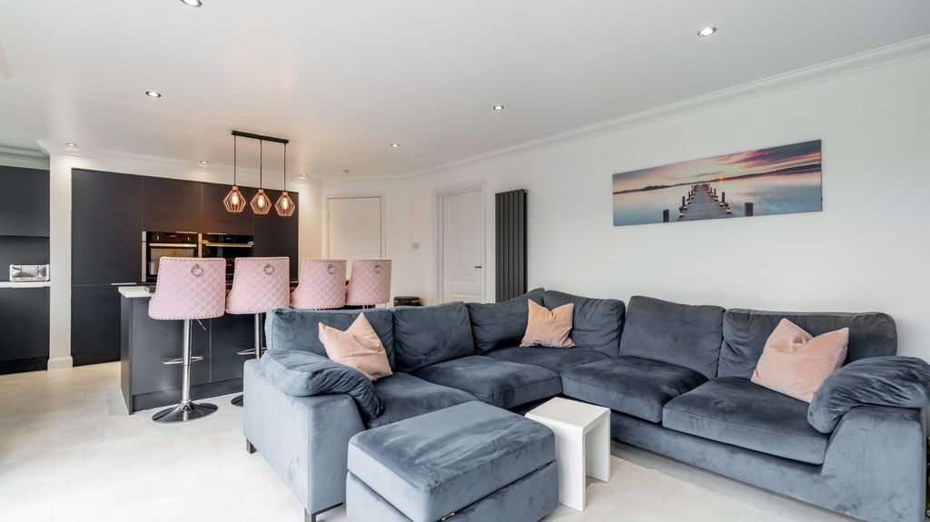 Property photo 3 of 27