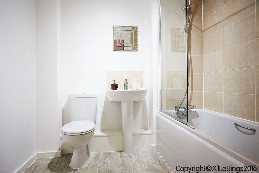 Property photo 2 of 8 Bathroom