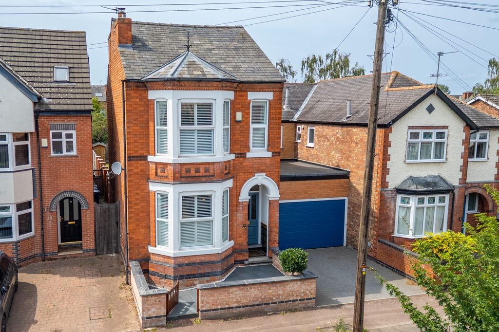 Property photo 1 of 17