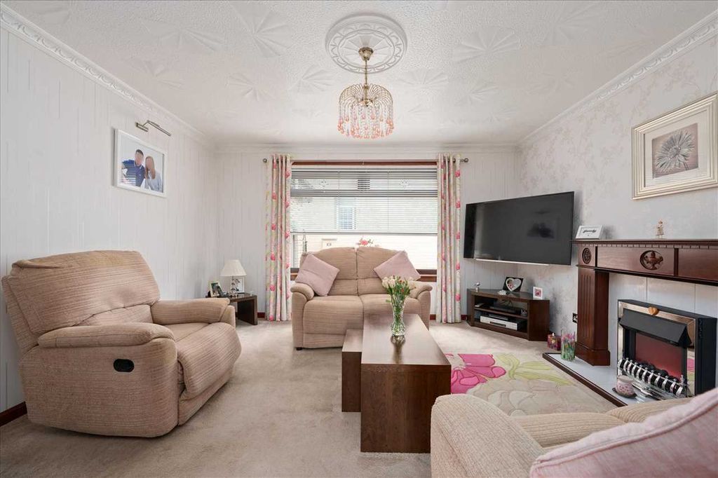 Property photo 3 of 28