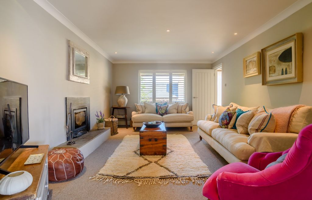 Property photo 3 of 11 Sitting Room