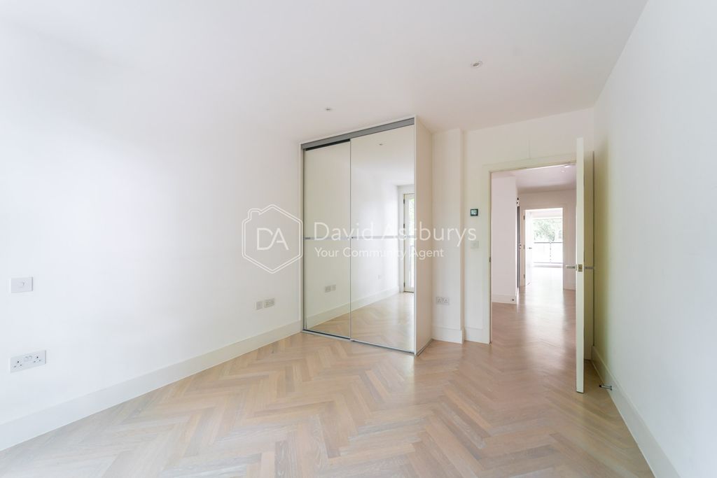 Property photo 3 of 12