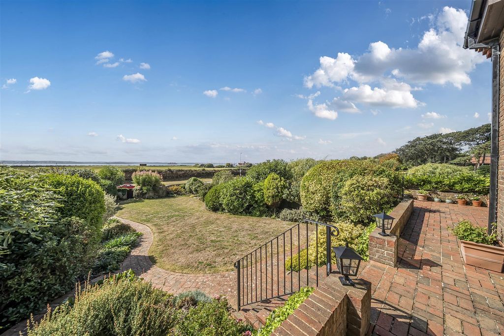 Property photo 3 of 32 Garden