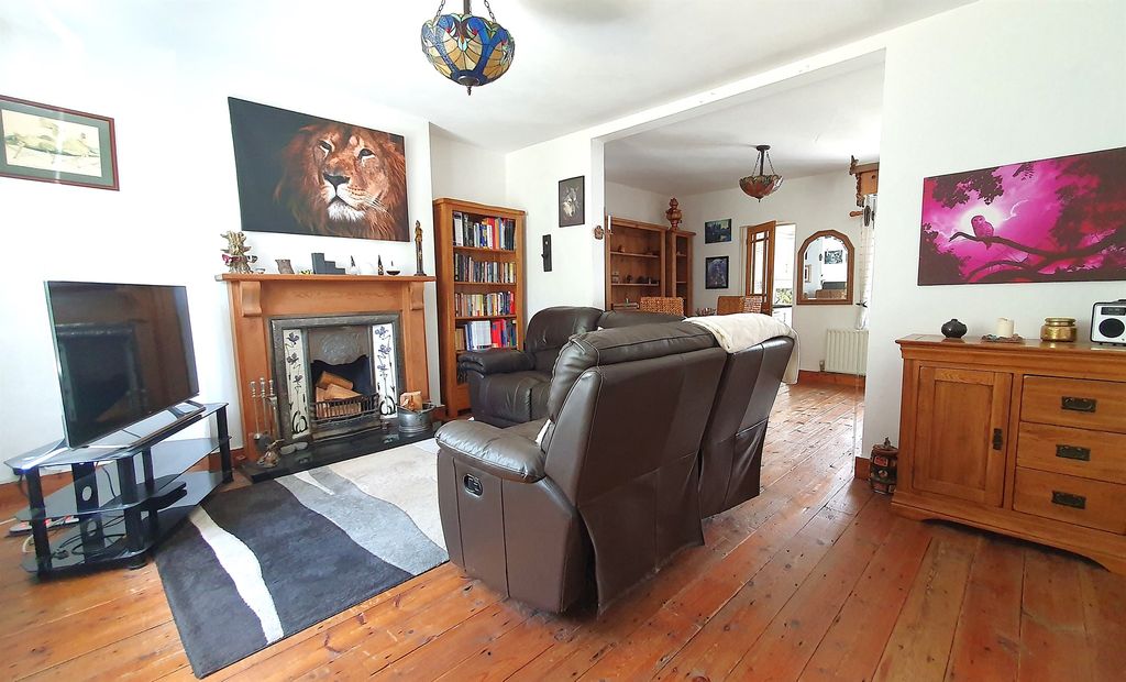 Property photo 2 of 13