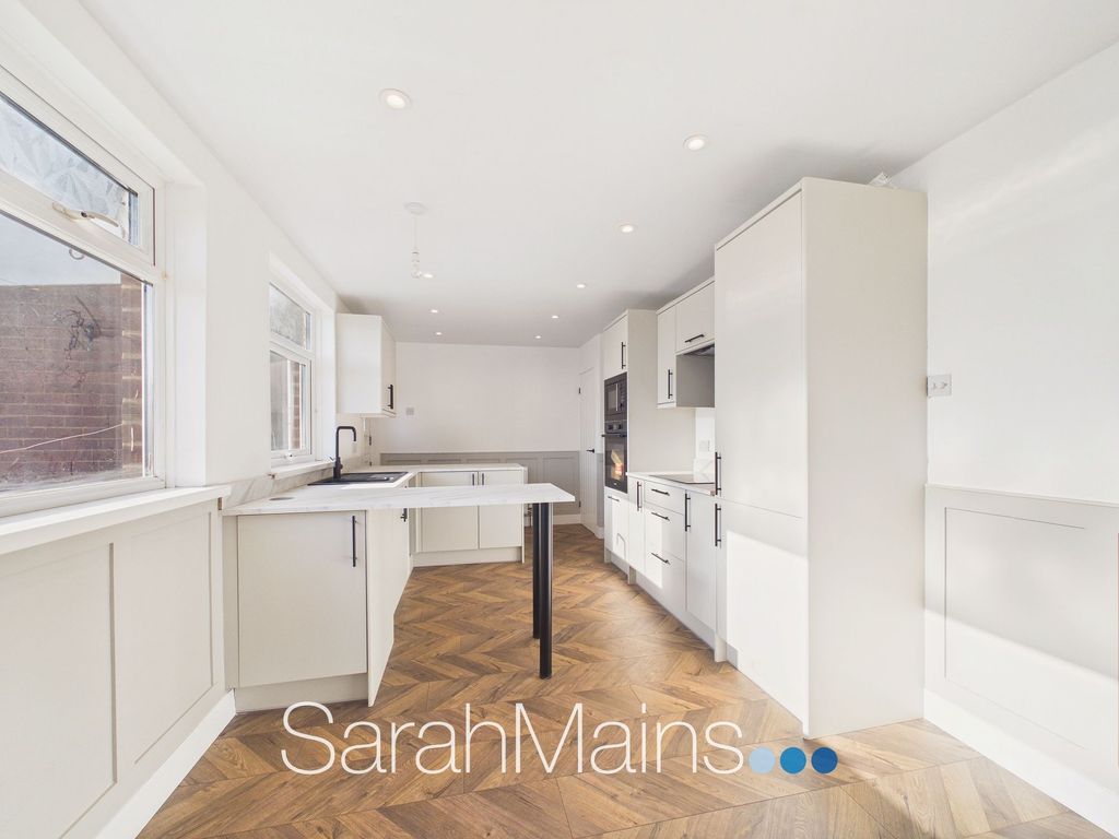Property photo 2 of 14 Dining Kitchen