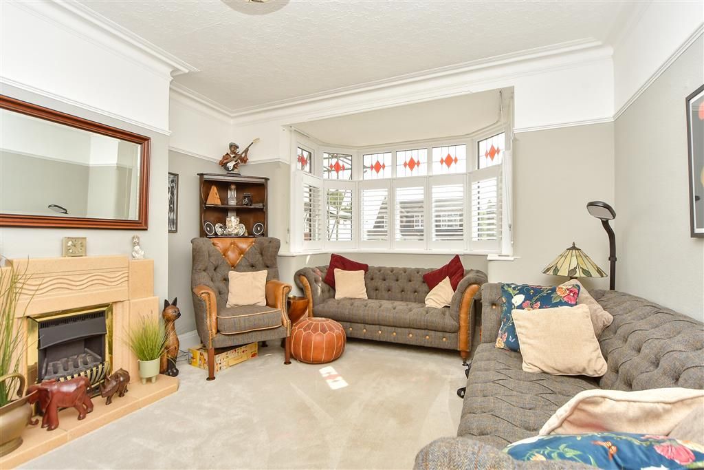 Property photo 2 of 18 Lounge