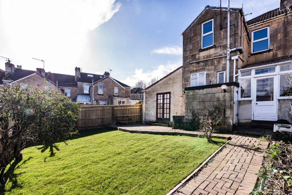 Property photo 2 of 9 15 Ringwood Road, Ba
