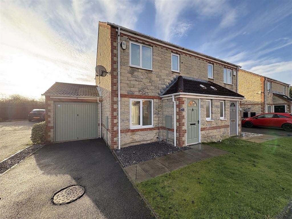 Property photo 1 of 20 Externally