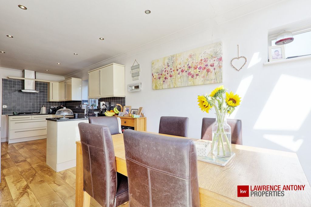 Property photo 1 of 40