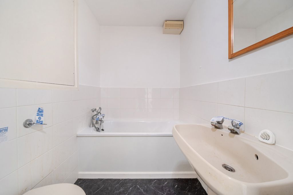 Property photo 2 of 7 1502202-1-6A733B4...